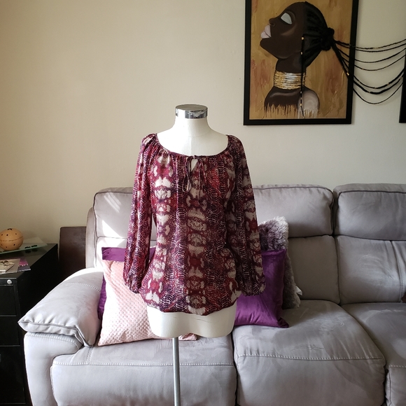 Sami & Jo: Color Snake Skin Top - Picture 2 of 7